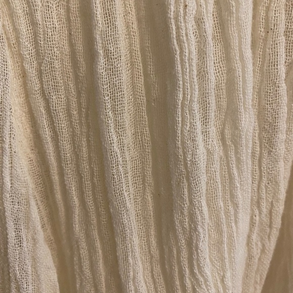 VENUS Airy Beachy White Shawl with Cream-Colored Tassels - Picture 5 of 5
